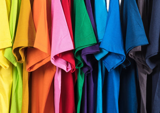 Camisetas Talla Grande que Estilizan: Cómo Elegir Cortes, Colores y Tejidos que Favorecen tu Figura